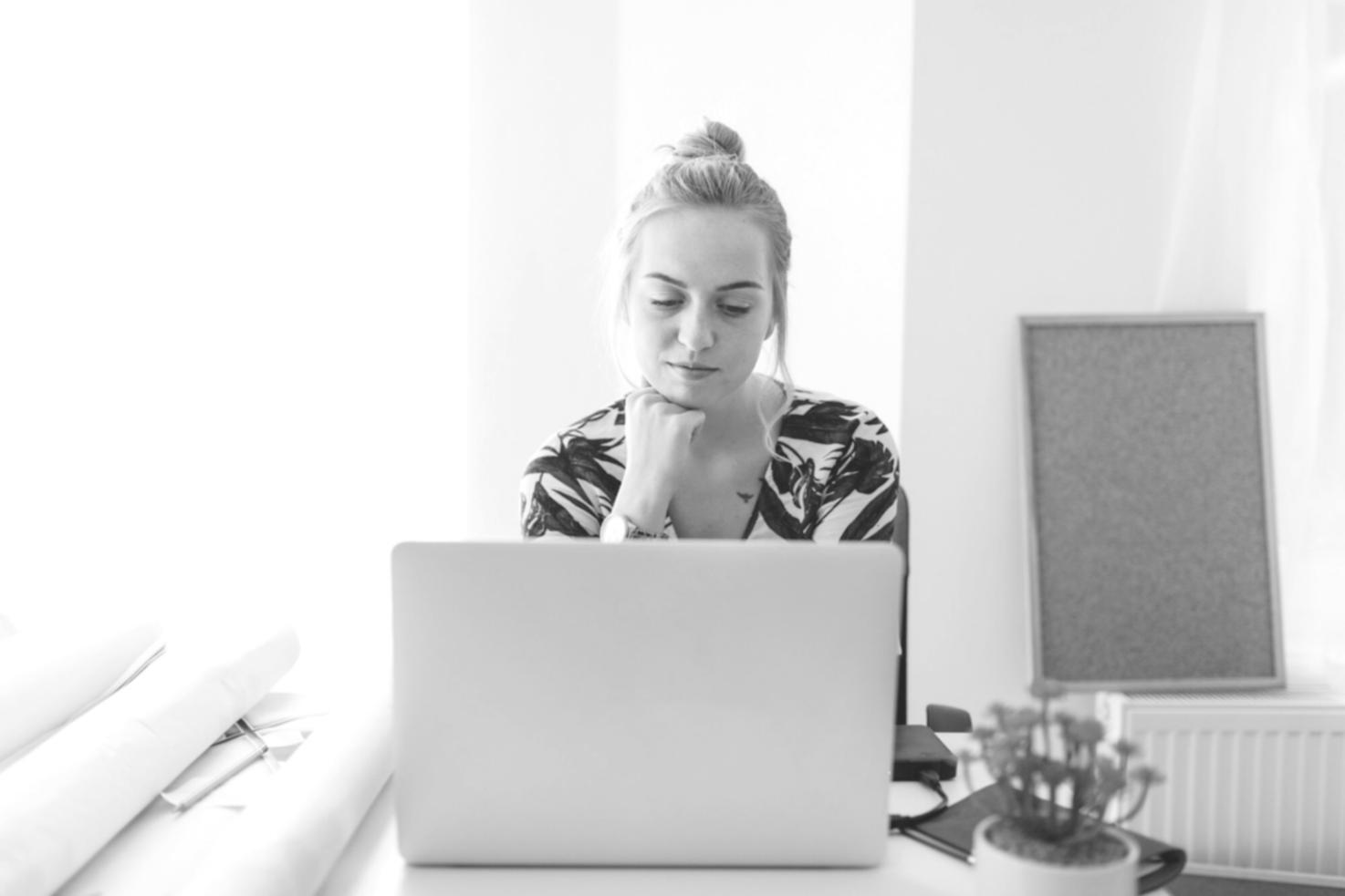 Équipe travaillant sur l'optimisation du trafic web